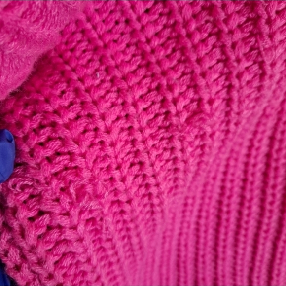 Sweaters. - Picture 4 of 6